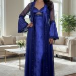 Satijnen jurk met transparante lange overjas en kanten details – Elegante avondkleding