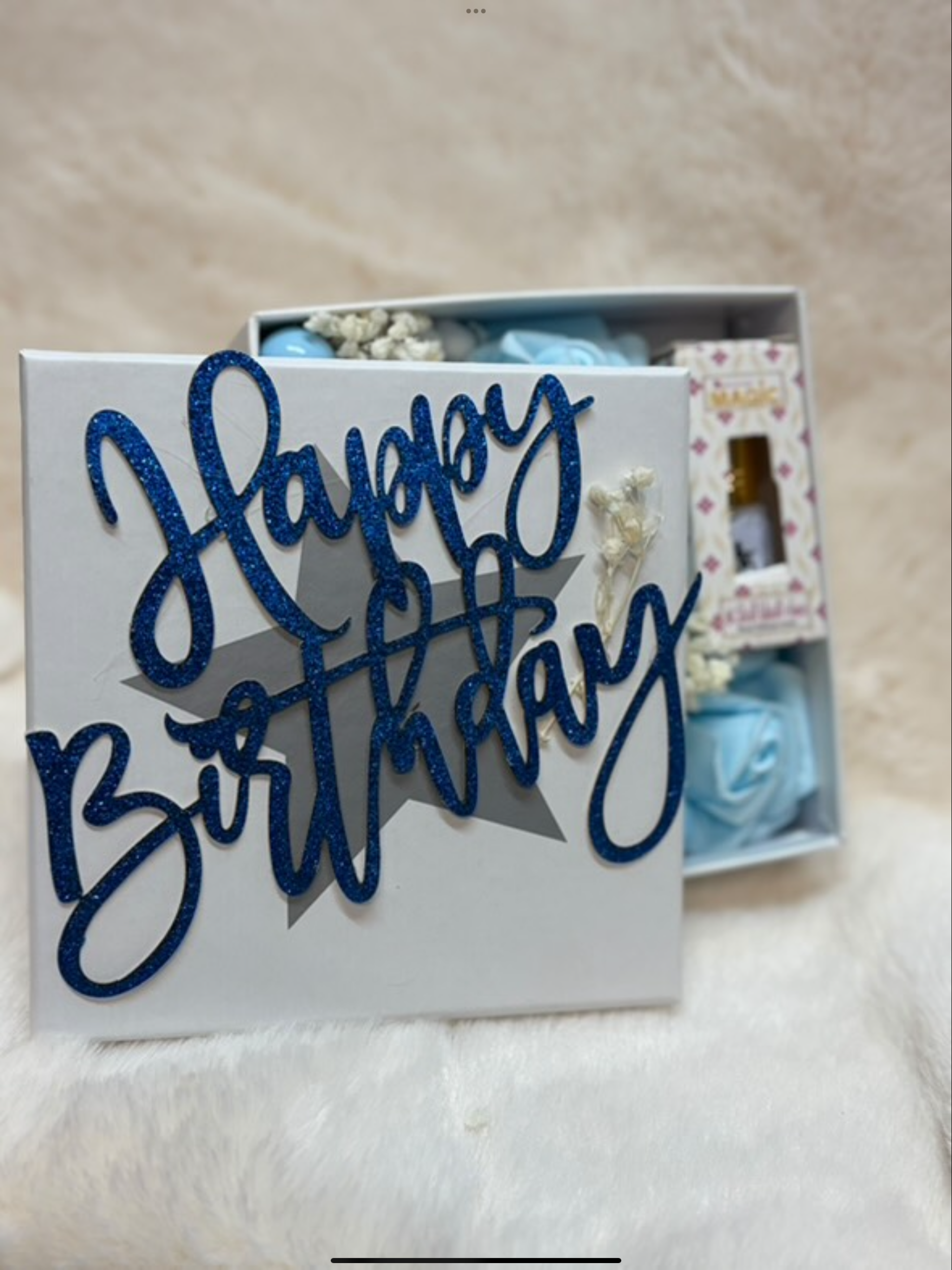 IMG_0146 Luxe Blauwe Giftbox – Zelfzorg & Geurenset met Tahara Musk en Bodymist - Image 1