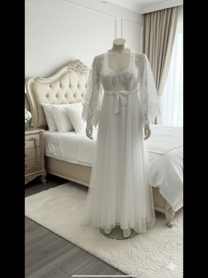 Luxe 2-delige Witte Satijnen & Tule Set – Elegante Lingerie Kimono Look