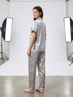 Satijnen Dames Pyjama Set – Cute Cartoon Style Huispak - Image 3