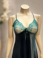 Premium Satijnen Negligé Dames – Lange Nachtjurk met Tule, Geborduurd Borstdesign & Open Rug - Image 5
