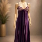 Premium Satijnen Negligé Dames – Lange Nachtjurk met Tule, Geborduurd Borstdesign & Open Rug