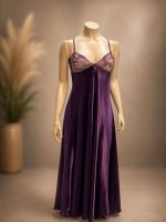 Premium Satijnen Negligé Dames – Lange Nachtjurk met Tule, Geborduurd Borstdesign & Open Rug
