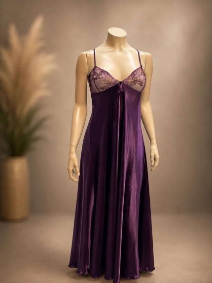 Premium Satijnen Negligé Dames – Lange Nachtjurk met Tule, Geborduurd Borstdesign & Open Rug